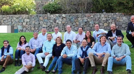 Miembros del equipo de sostenibilidad sonriendo.